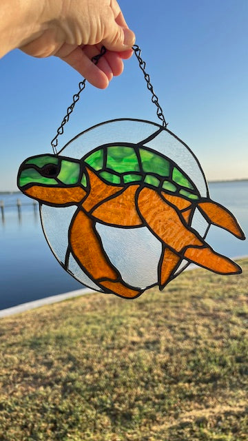 Sea Turtle Stained Glass Suncatcher – Round Coastal Window Hanging – Green Shell - Clear Glass Background – Nautical Decor