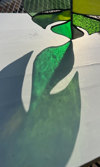 Green Stained Glass Monstera Leaf Suncatcher – Textured Tropical Window Hanging, Black Patina Finish, Handmade Glass Art