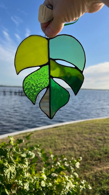 Green Stained Glass Monstera Leaf Suncatcher – Textured Tropical Window Hanging, Black Patina Finish, Handmade Glass Art